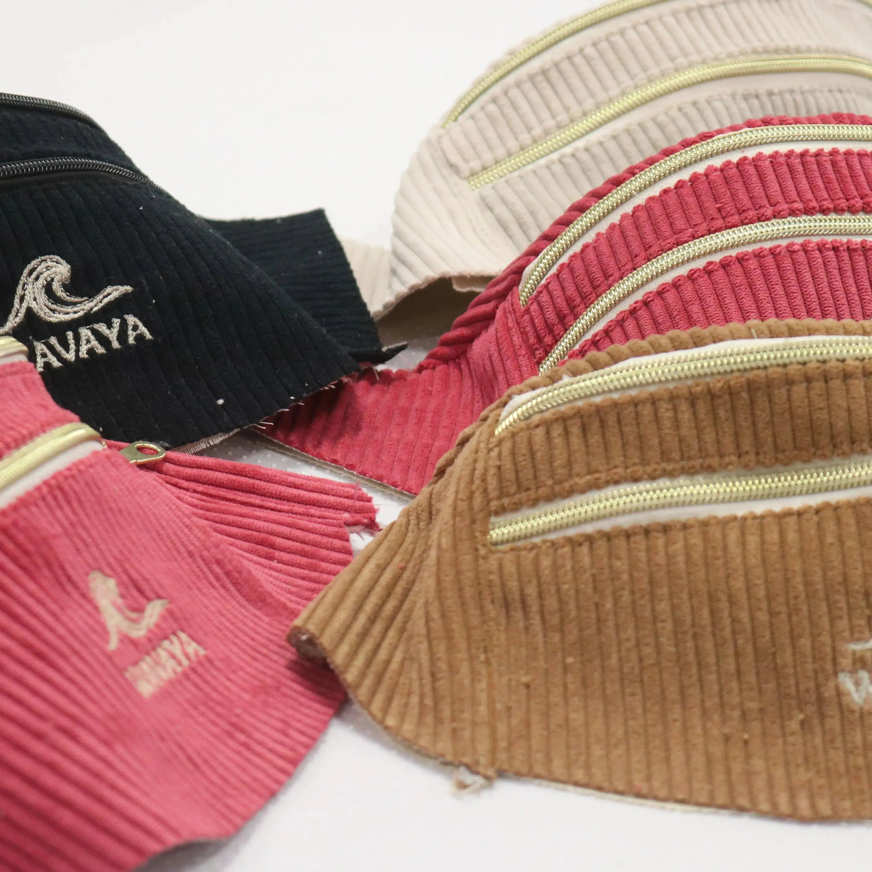 Les pièces d’atelier : des sacs banane faits une à une Mycobloom