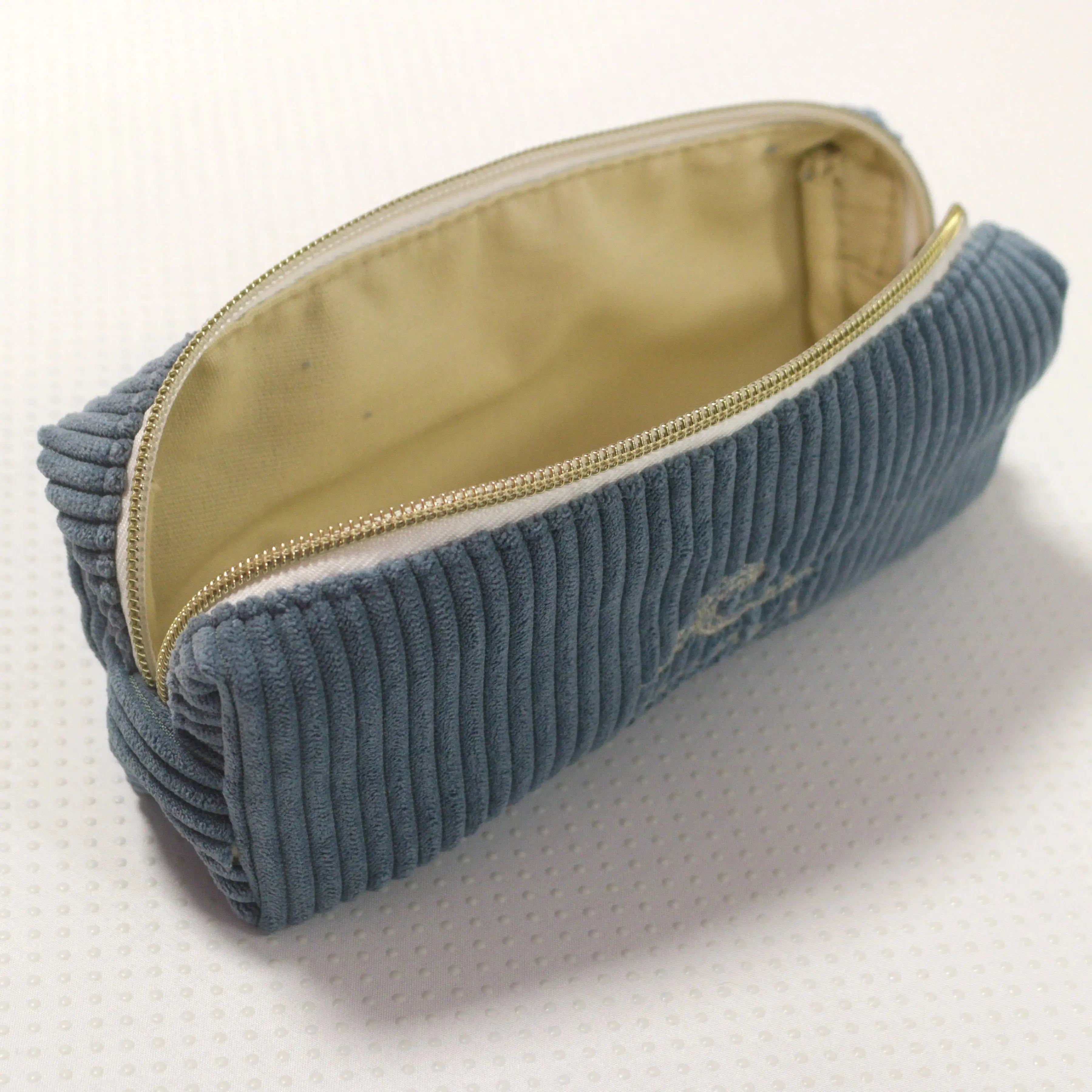 Comment choisir une trousse de toilette homme durable ? – matière textile et fabrication – Mycobloom