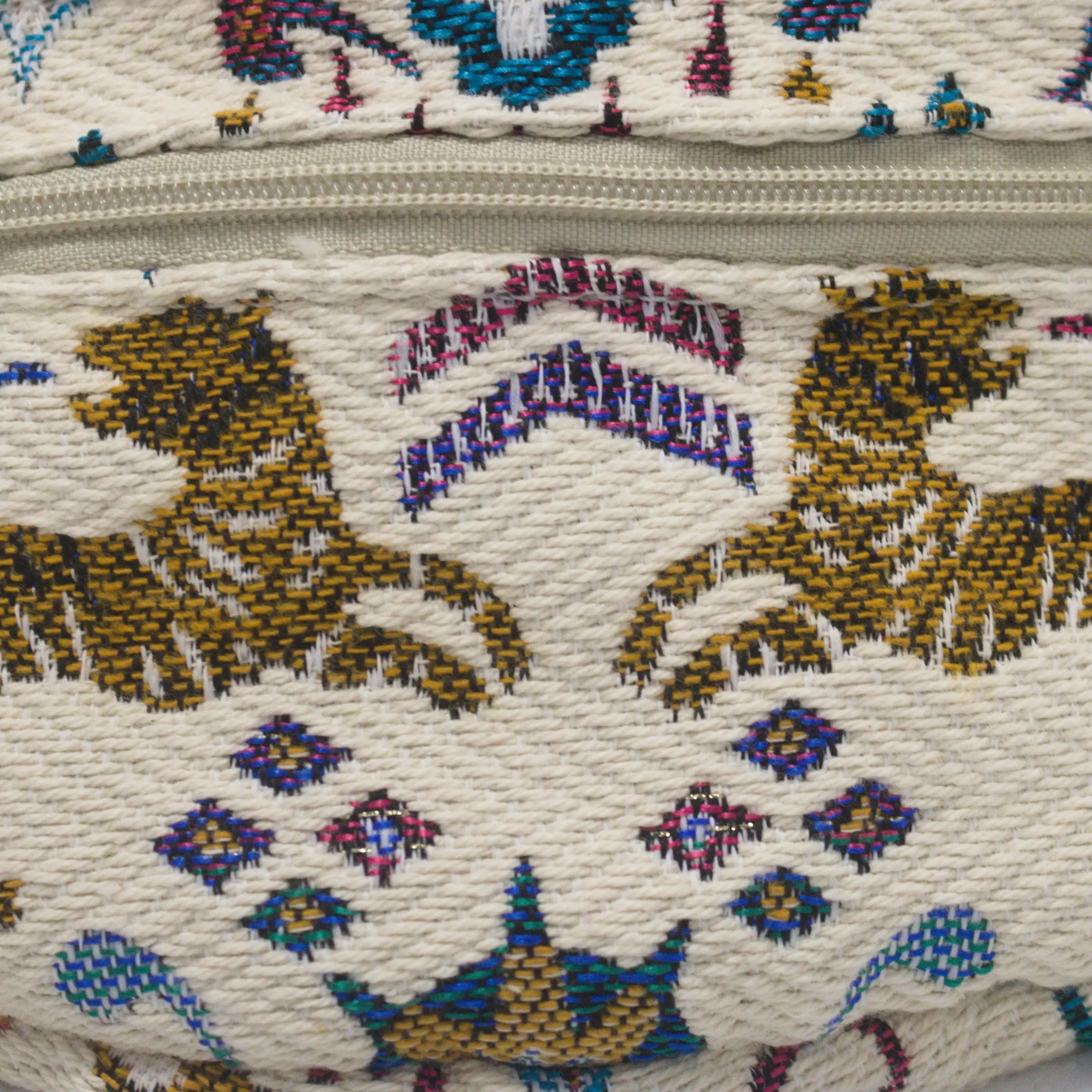 Comment reconnaître un tissu d’ameublement de qualité – matière textile et fabrication – Mycobloom