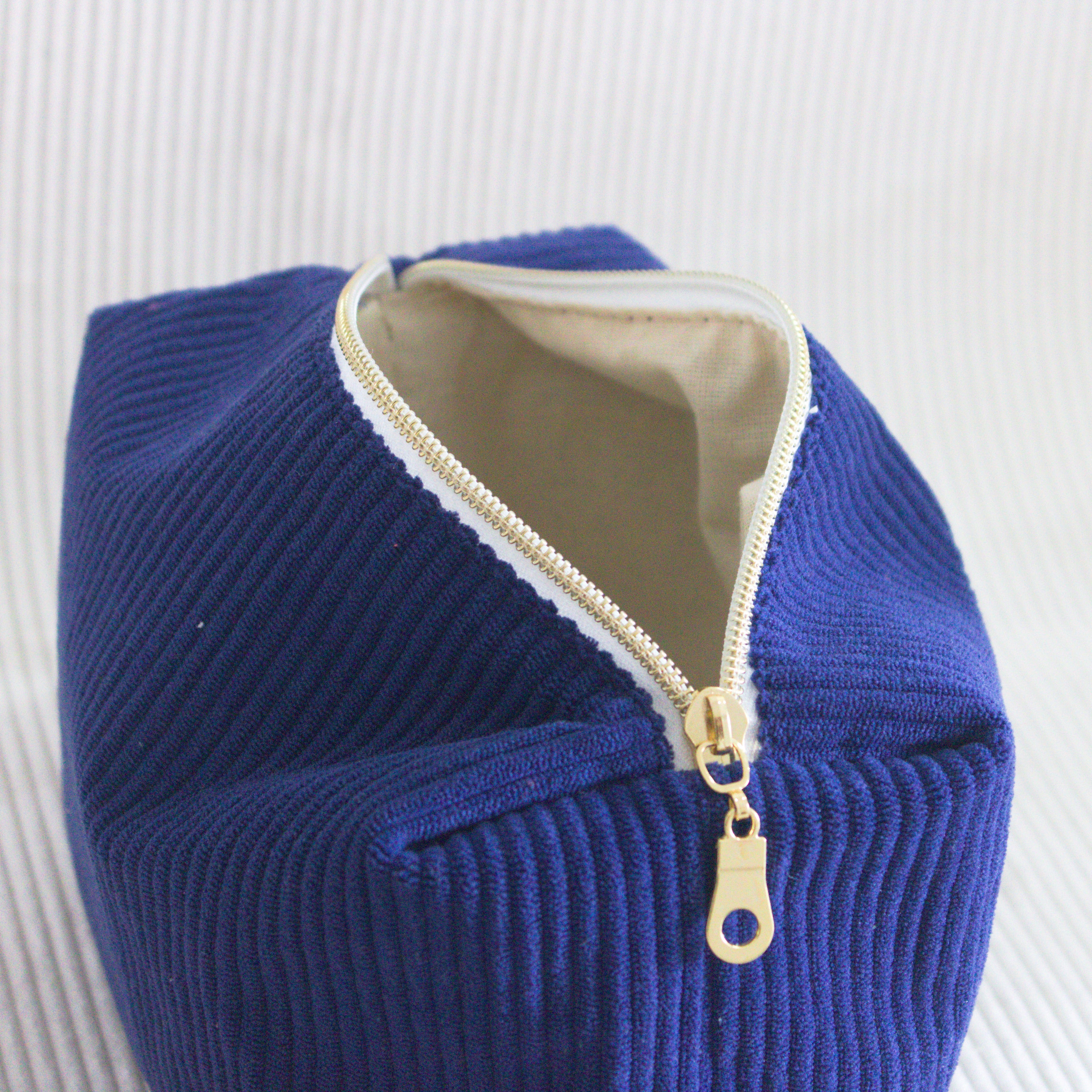 Pochette de toilette velours Essential Bleu marine– Wavaya Wavaya