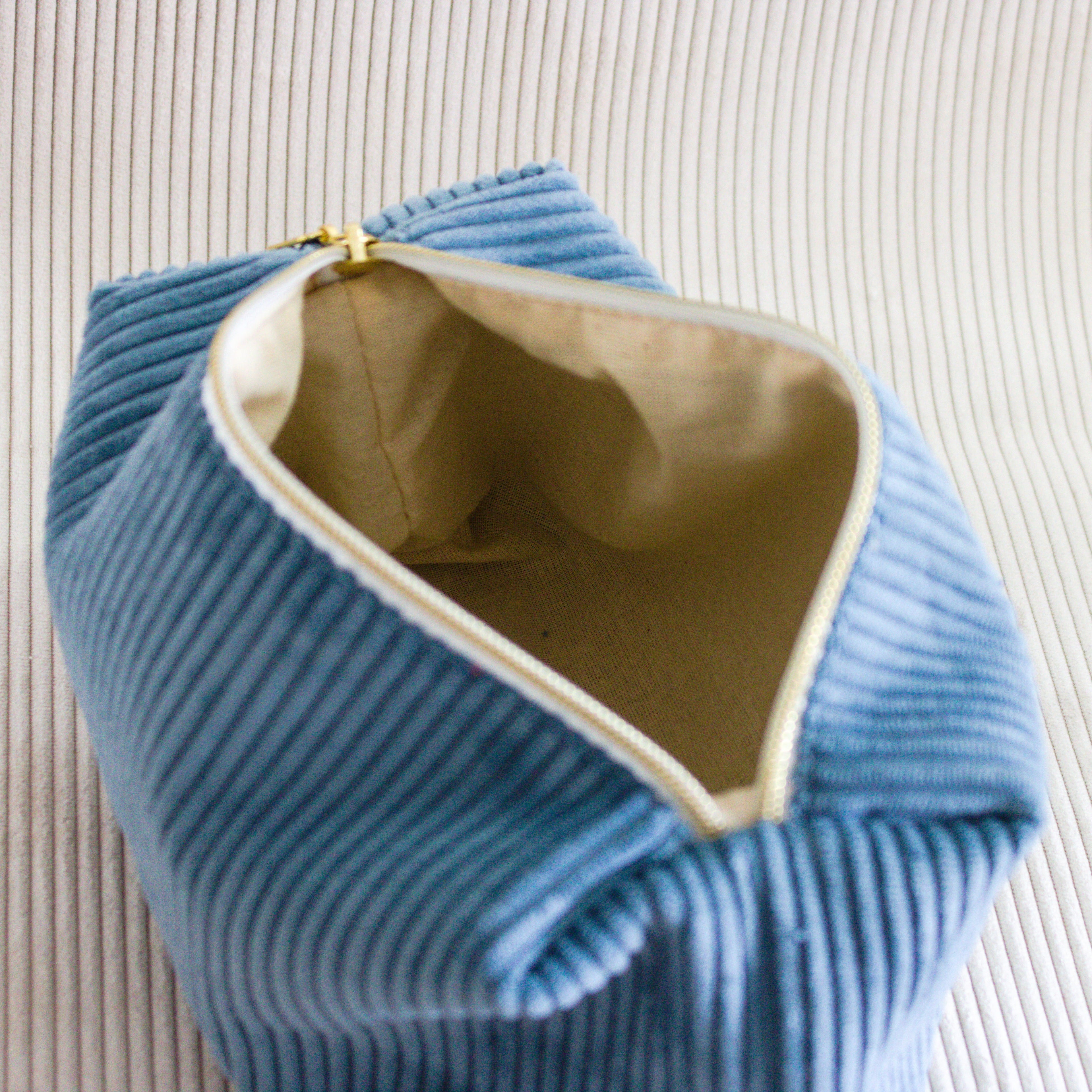 Pochette de toilette velours Essential Bleu Denim– Wavaya Wavaya