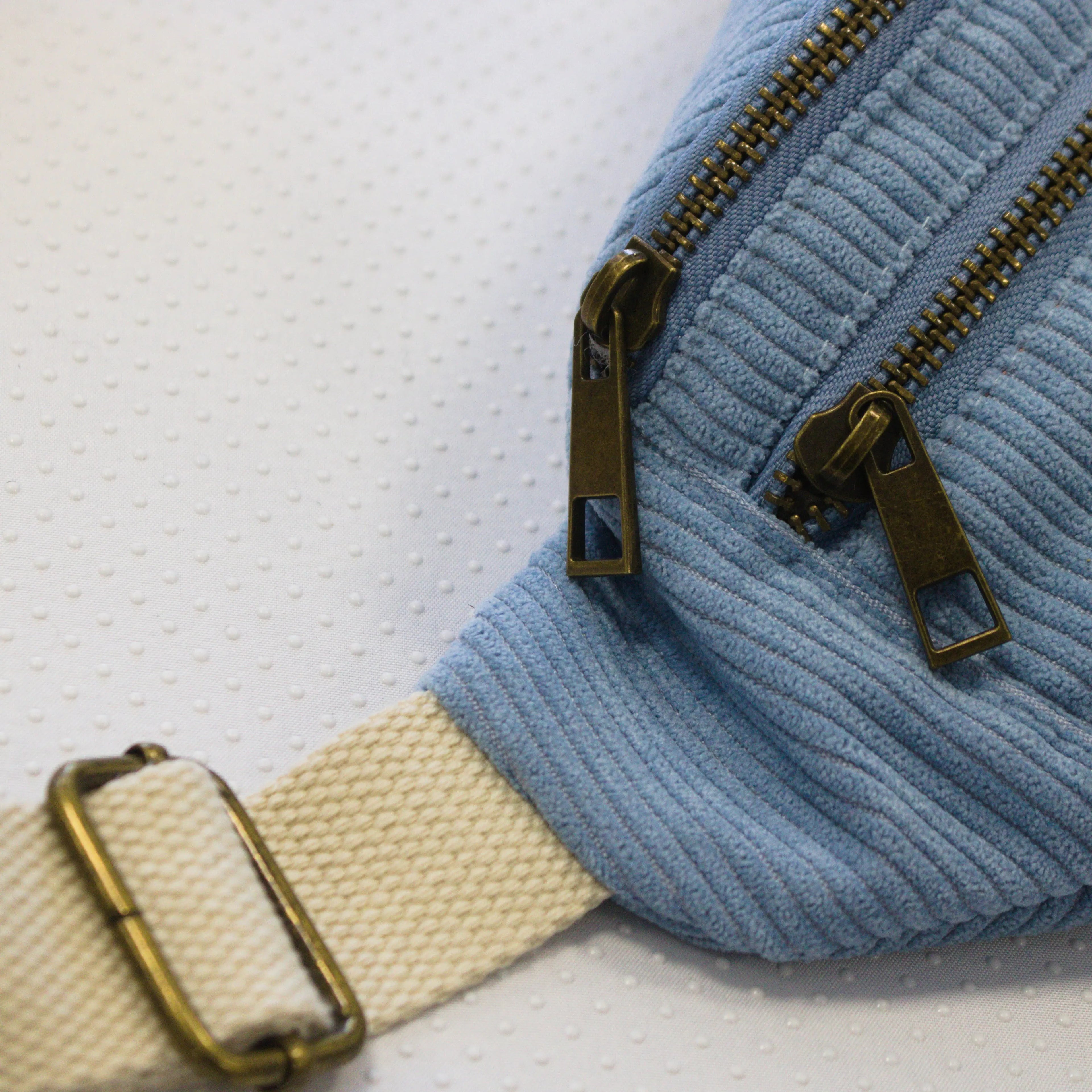 Sac banane velours Essential Bleu lagon Wavaya