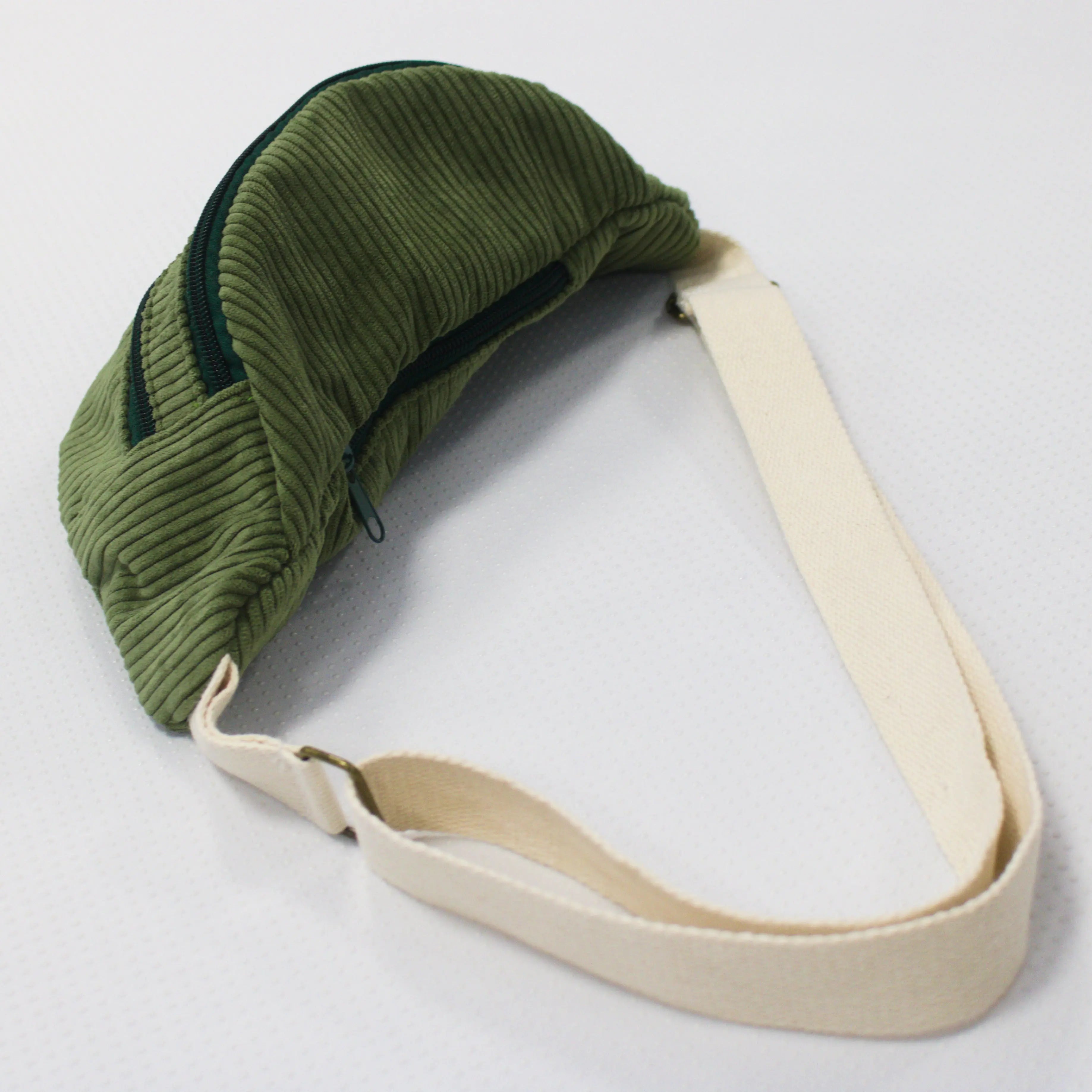 Sac banane velours côtelé Essential vert vieille vigne Wavaya