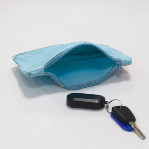 Pochette en voile de bateau recyclée - création textile durable - Mycobloom