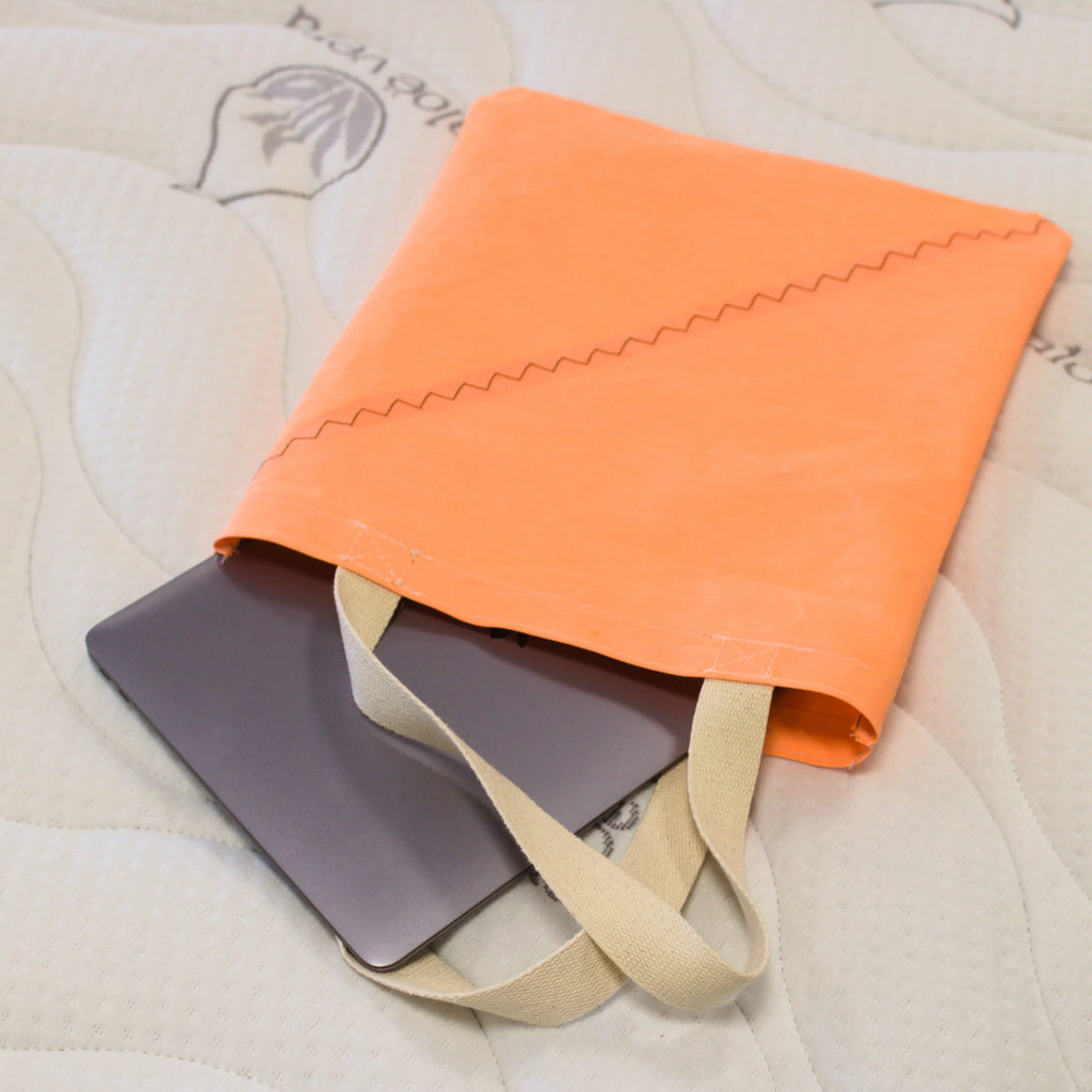 Tote bag en voile de bateau recyclée - création textile durable - Mycobloom