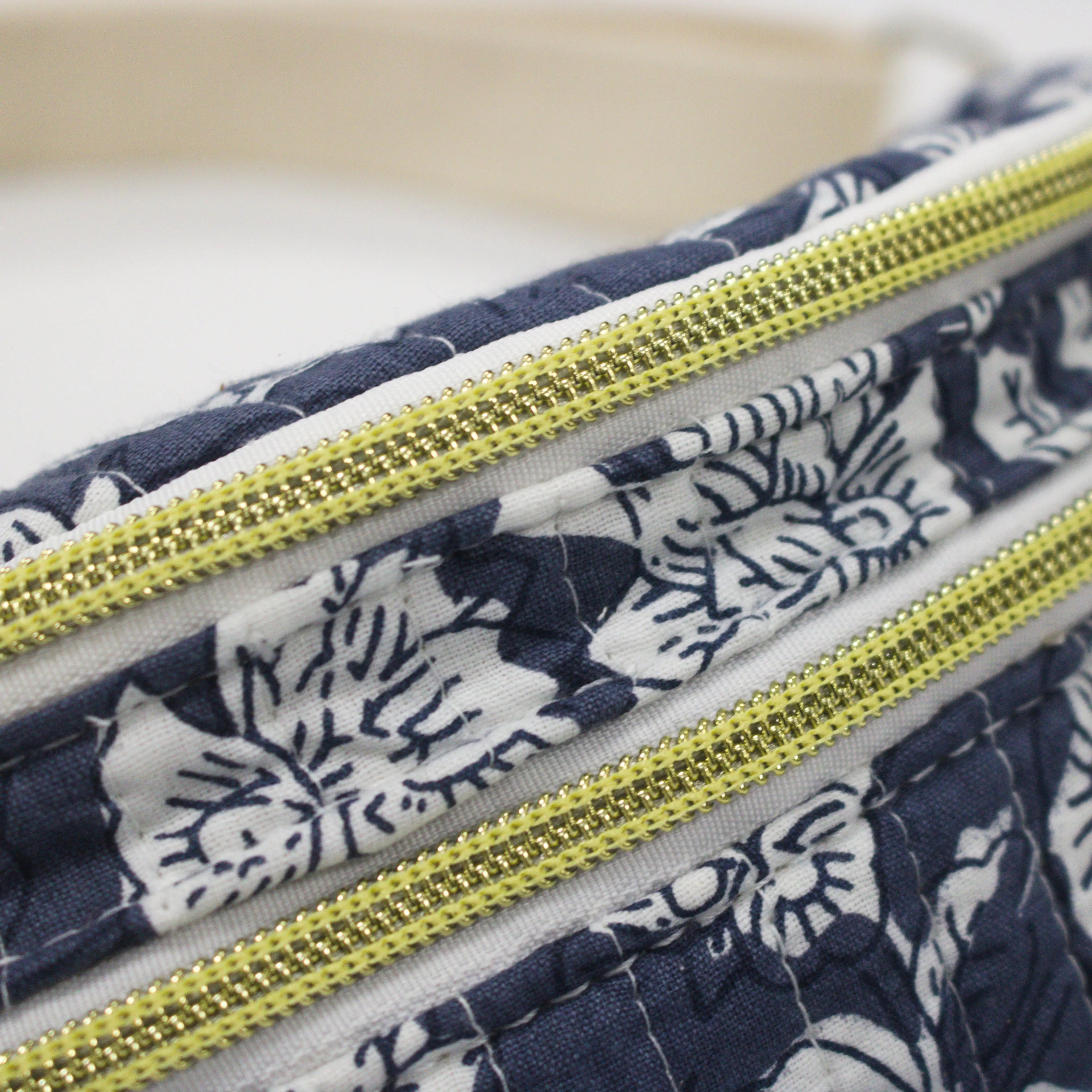 Sac banane tissu matelassé Essential - création textile durable - Mycobloom