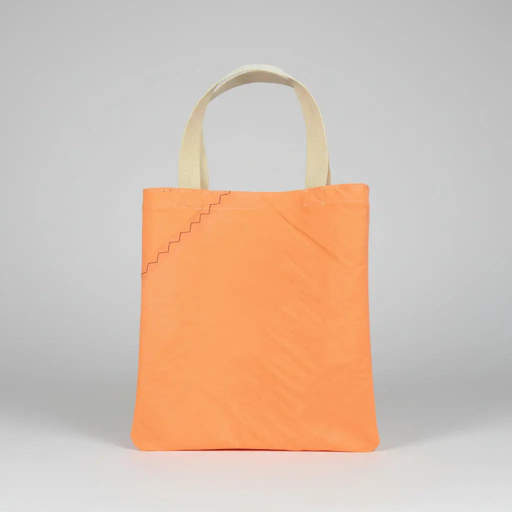 Tote bag en voile de bateau recyclée - création textile durable - Mycobloom